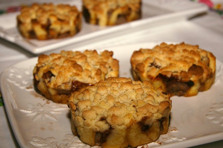 crumbles-en-cage-1w
