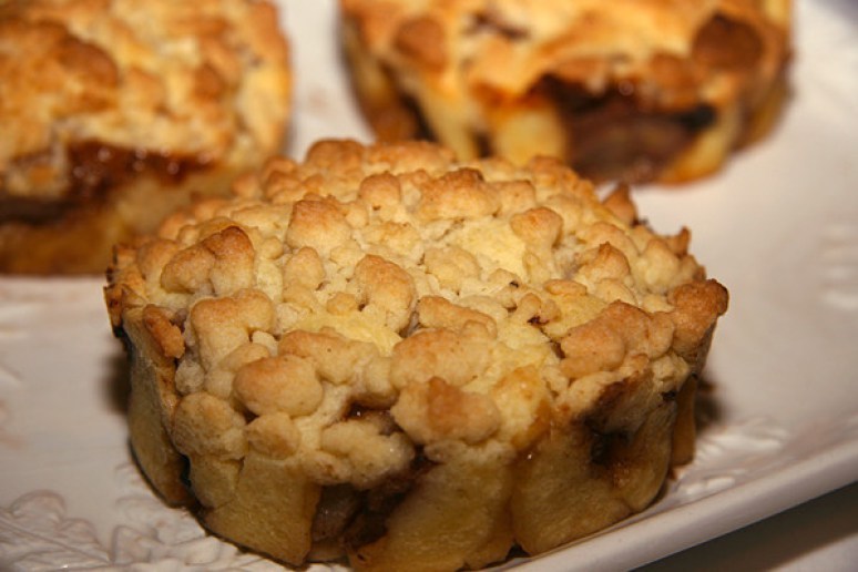 crumbles-en-cage-2w