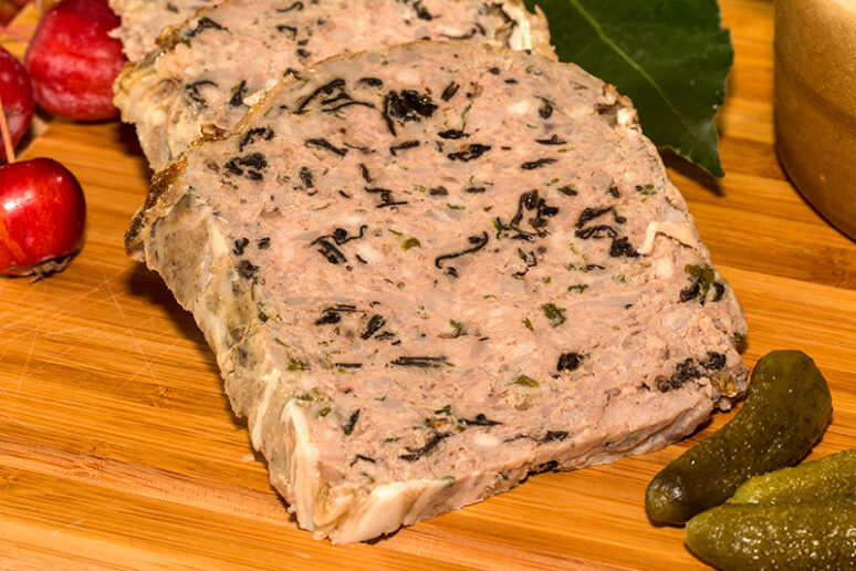 Terrine de foie de volaille aux trompettes de la mort