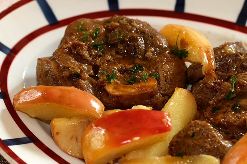 Jarret de veau braisé au cidre et aux pommes