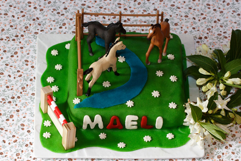 gâteau pré au chevaux