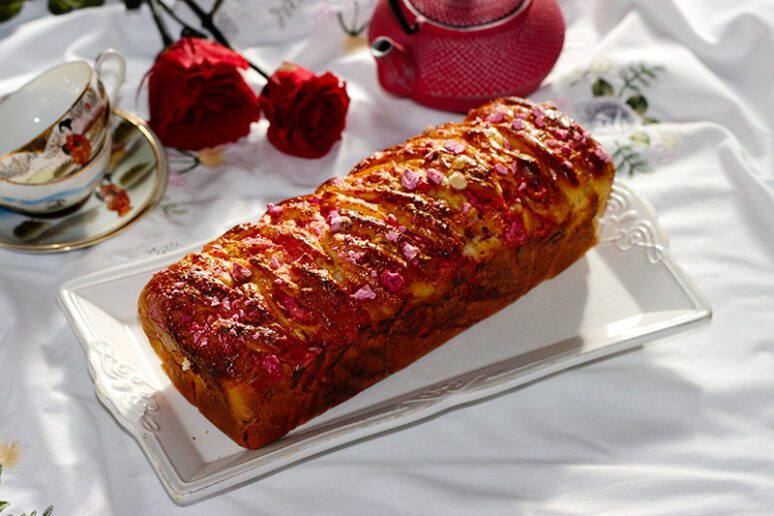 Babka aux pralines roses 