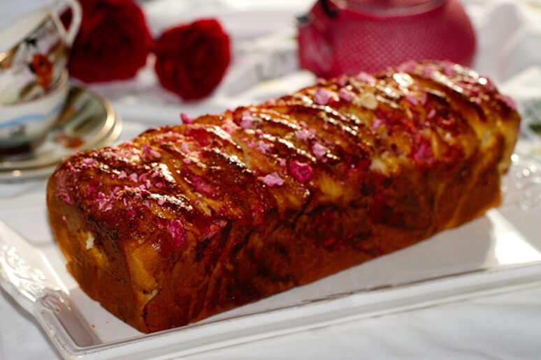 Babka aux pralines roses 