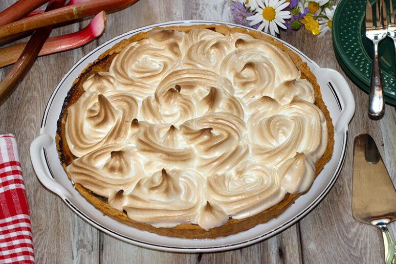 tarte à la rhubarbe meringuée