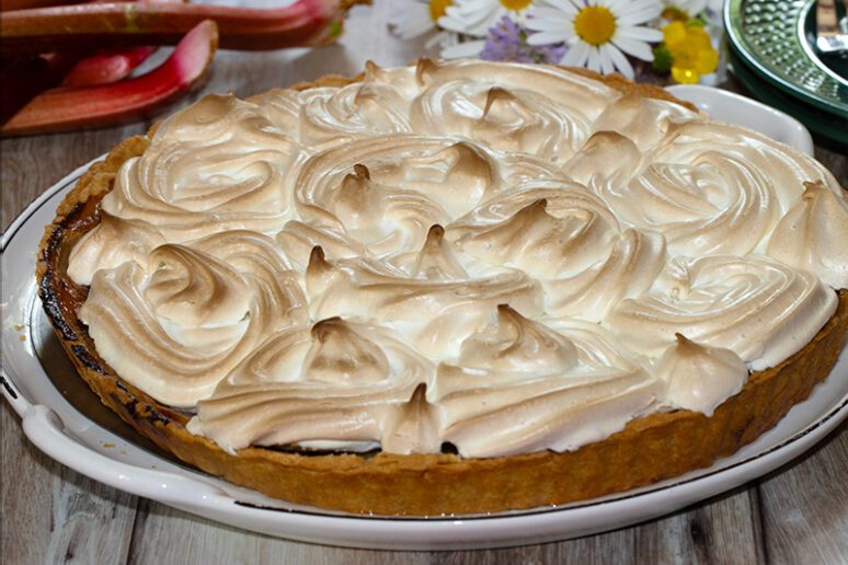 tarte à la rhubarbe meringuée