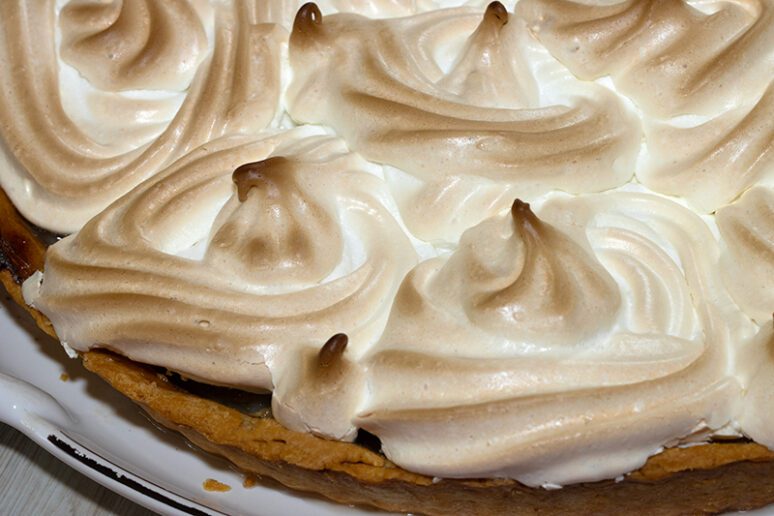 tarte à la rhubarbe meringuée