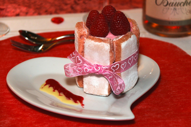 Minis Charlottes A La Mousse De Framboises Aux Biscuits Roses De Reims