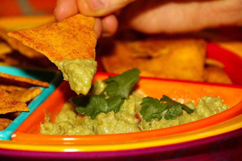 nachos guacamole